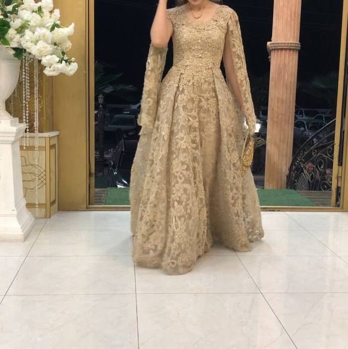 Vecherniy ko’ylak sotiladi 36-38-40 razmerga to’g’ri keladi