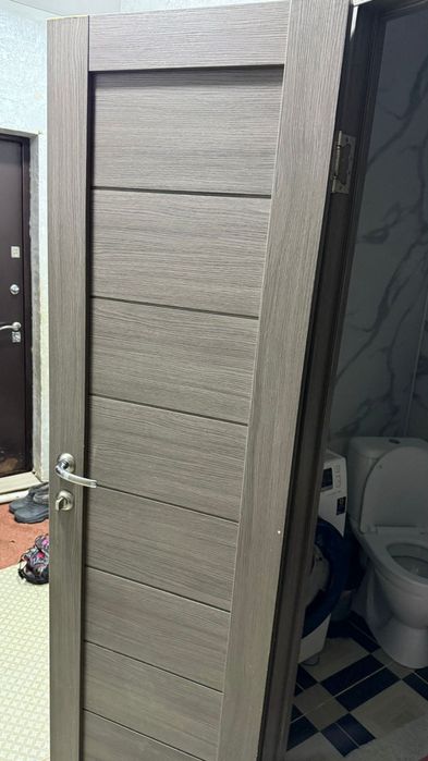 Продается двери коричнево цвета