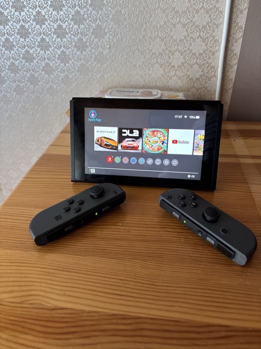 Nintendo Switch с три игри