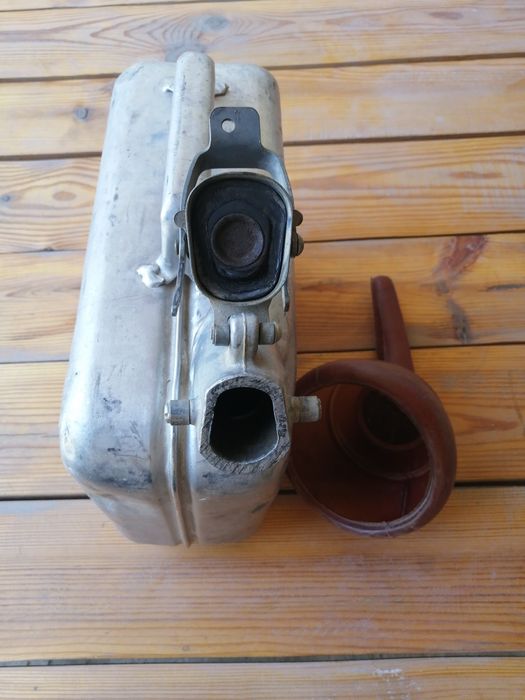 Канистра 10литров с варонкой