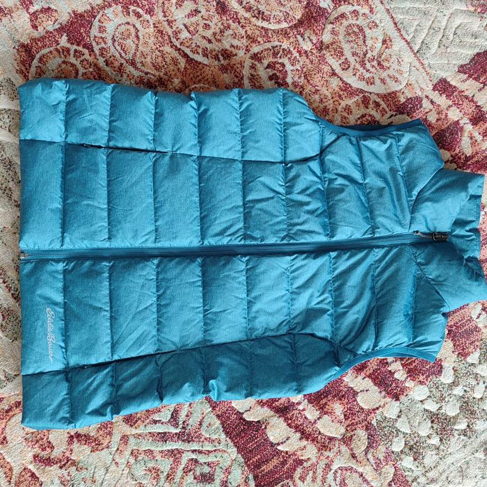 Продам  безрукавку-жилетку