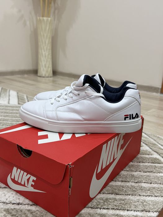 Обувки на Fila Бели