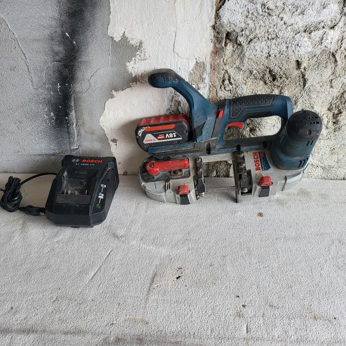 Fierăstrău cu banda Bosch  GCB 18V-63