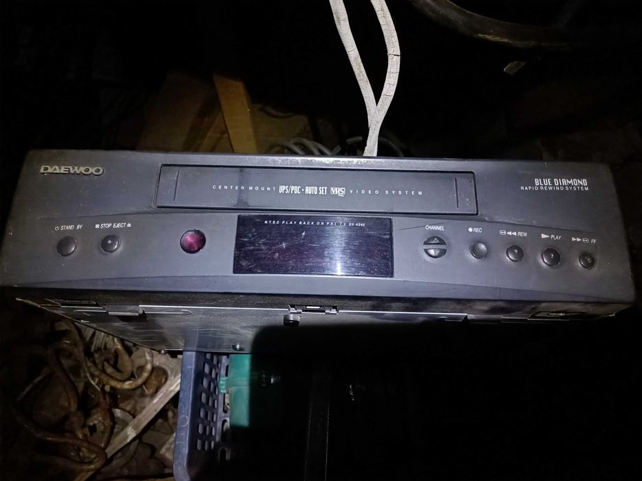 Видеомагнитофон "Daewoo DV-K244DY-MQ".