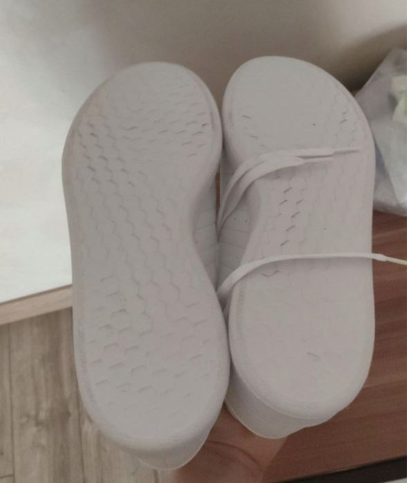 Продам кроссовки ADIDAS -ORIGINAL, новые размер 43.