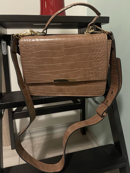 Малка кожена чанта