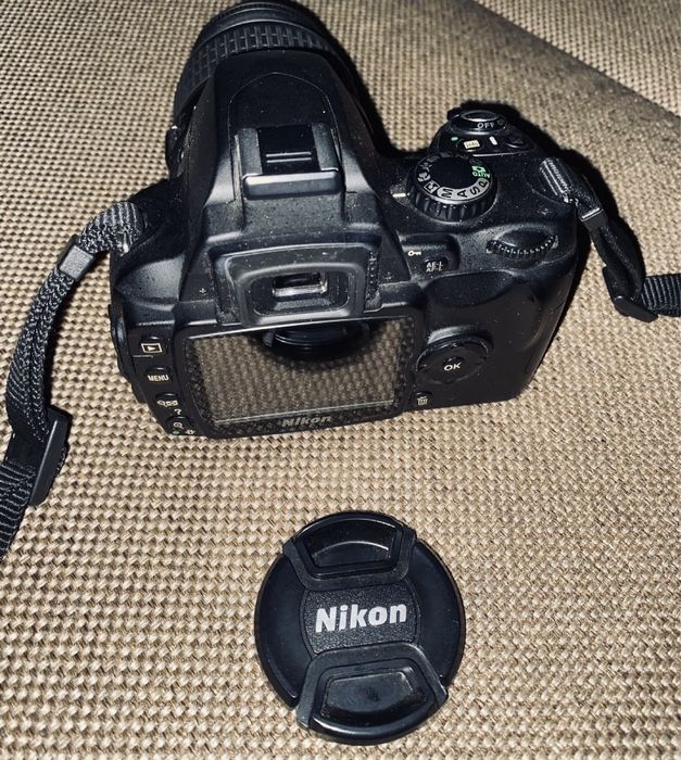 Фотоопарат Nikon D40