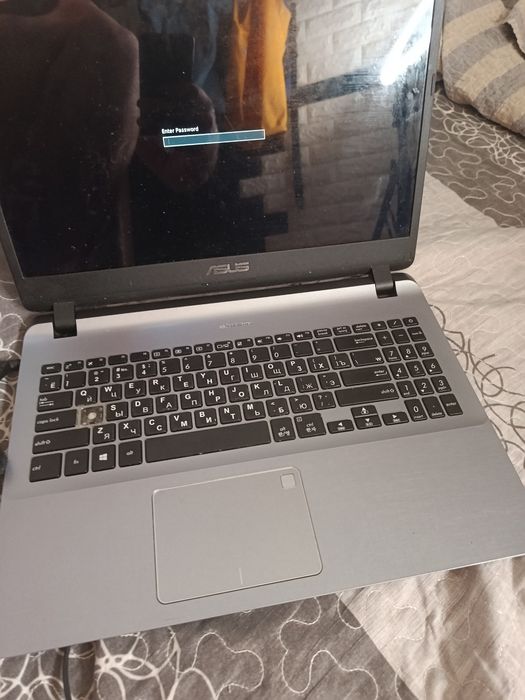Продам ноутбук Asus 2018 года
