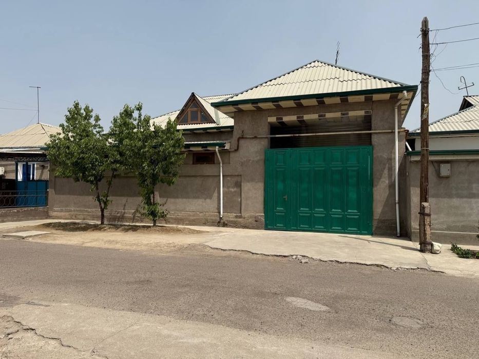 Hovli uy sotiladi is