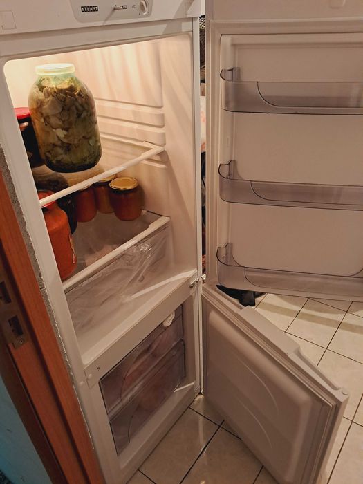 Продам холодильник Атлант