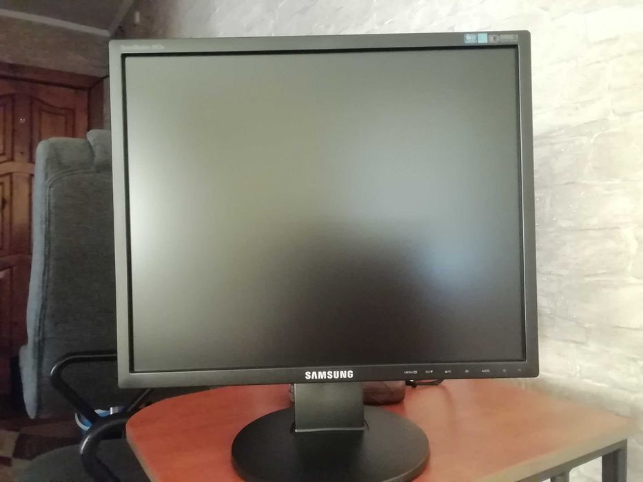 Монитор Samsung 19" SyncMaster 943n
