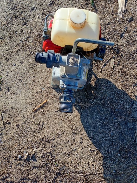 Pompă apă pe benzină