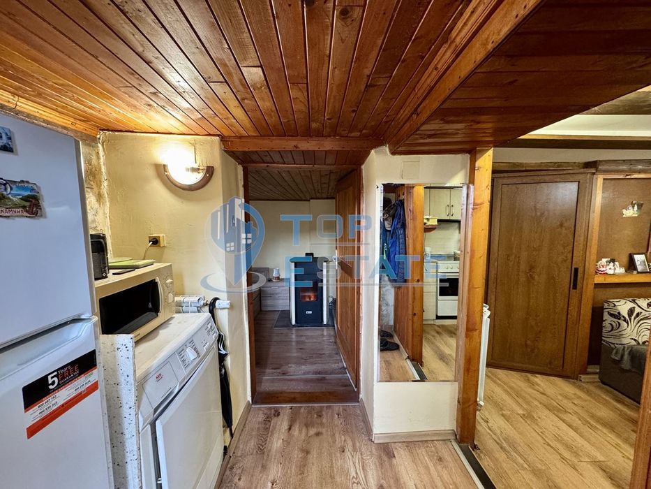 Двуетажна къща с кладенец в село Добри дял, област Велико Търново