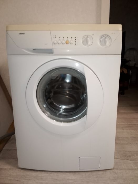 Продам стиральную машину автомат фирмы Zanussi. В хорошем состоянии.