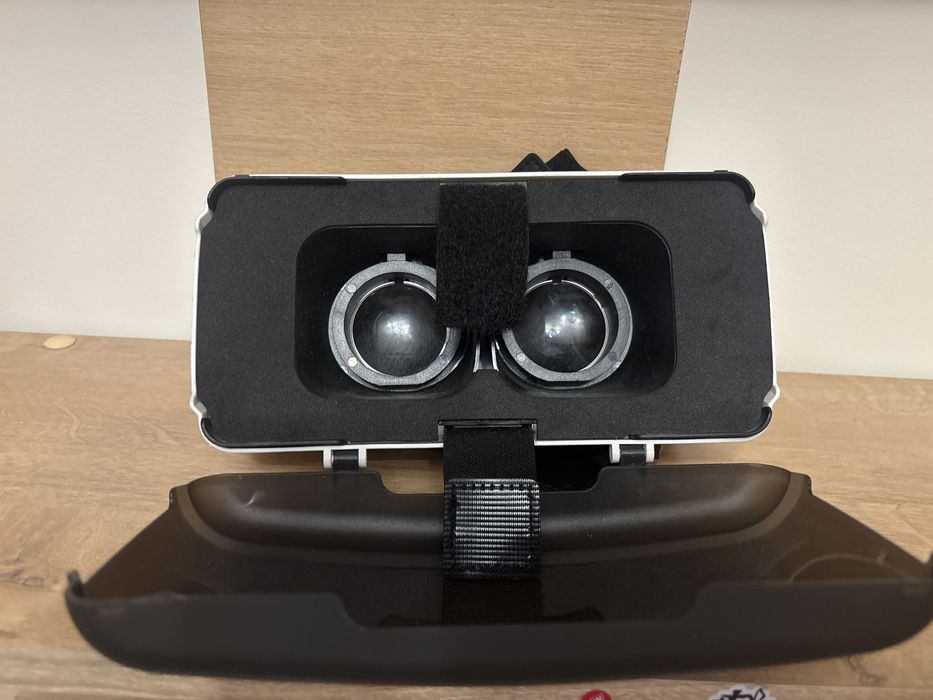 Очки виртуальной реальности для смартфона