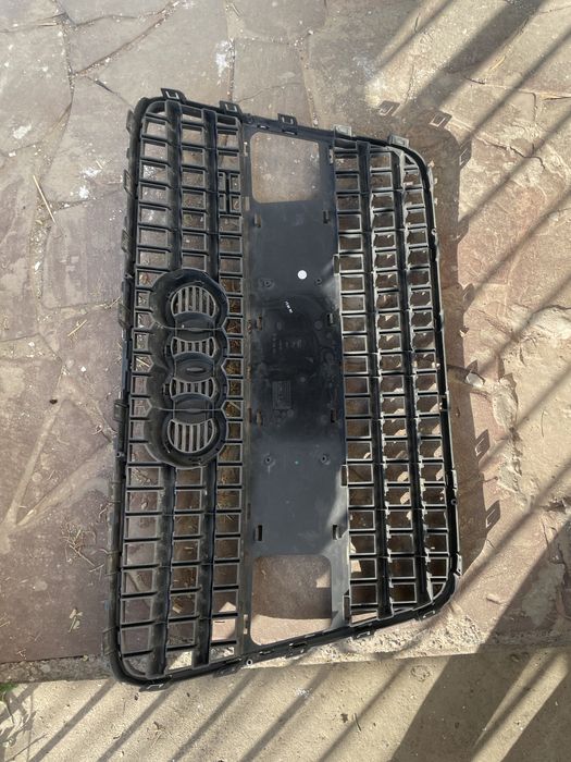 Решетка радиатора AUDI Q7