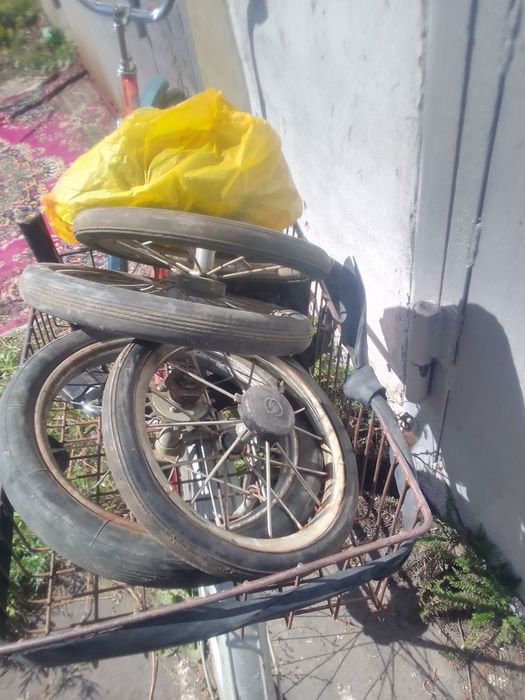 Колеса разные.вело.коляска.