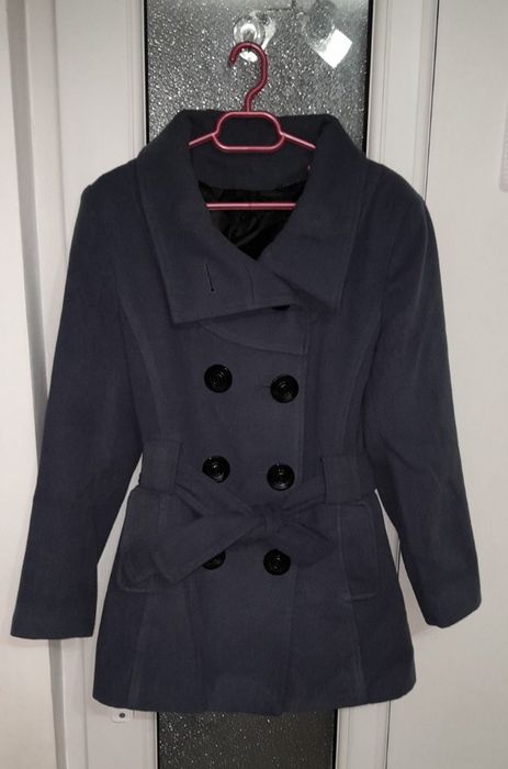 Vînd palton scurt damă mărime 38-40