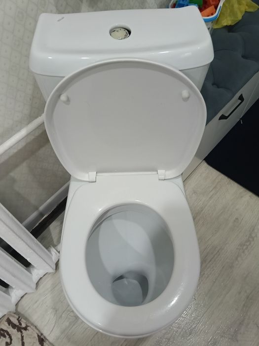 Продам унитаз в комплекте