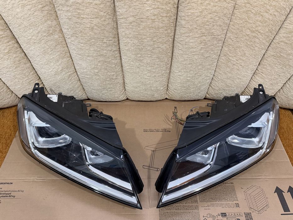 Faruri, Far stanga / Far dreapta VW Touareg 2014-2018