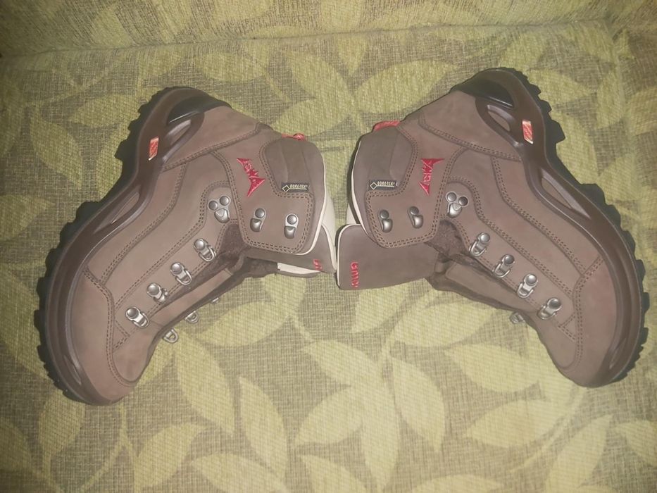 Дамски туристически обувки  LOWA GTX