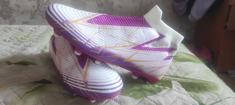 Продаю бутсы новые