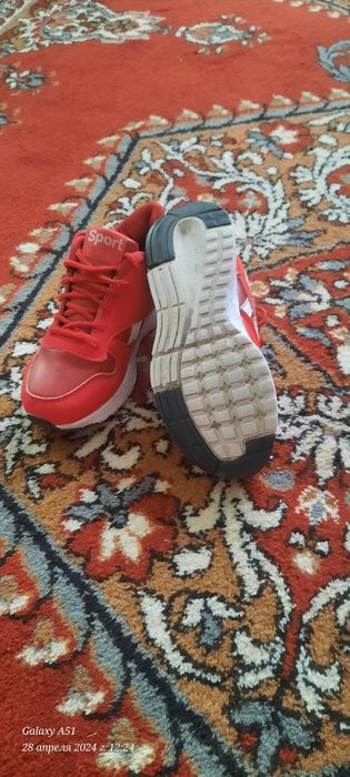 Продам кроссовки