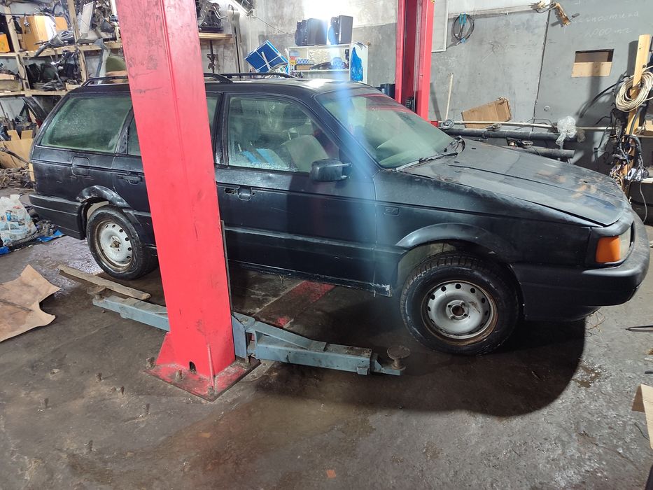 Пассат Б3 по запчастям продаётся 2 Е