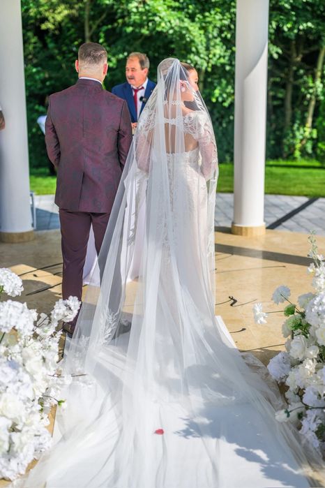 Rochie de mireasă + voal Pronovias