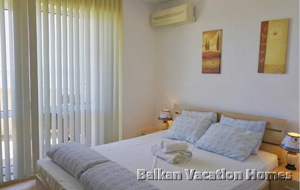 Тристаен апартамент в затворен комплекс в Бяла