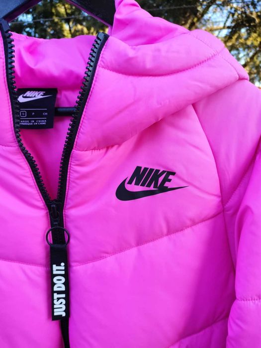 Ново ОРИГИНАЛНО дамско яке NIKE  -S размер