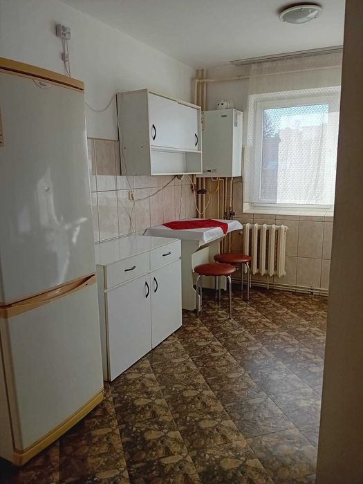 Inchiriez apartament cu 2 camere