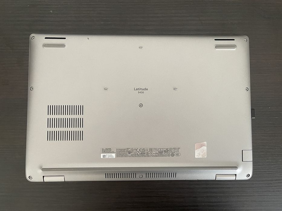 Dell Latitude 5430 – i5 Gen 12 / 16GB RAM / SSD – stare foarte bună + mouse inclus