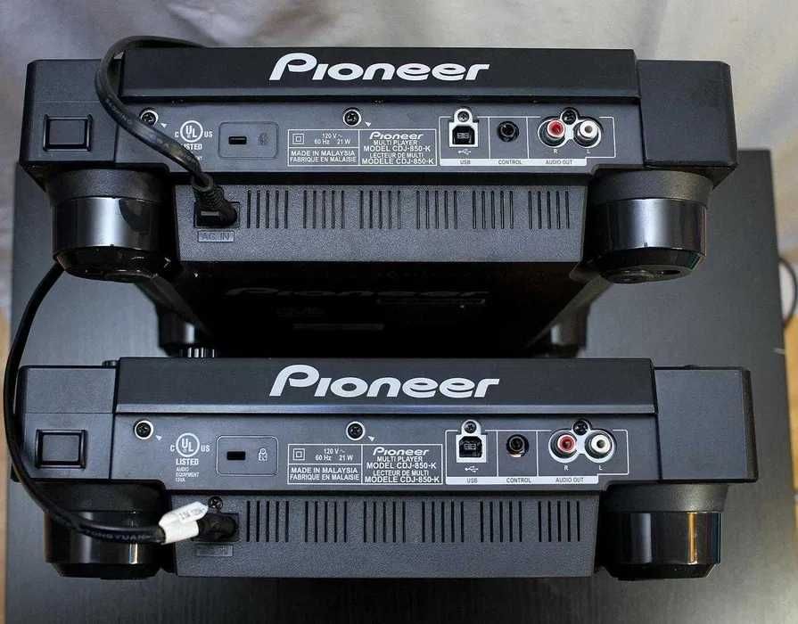 2X Dj Players Pioneer CDJ 850k