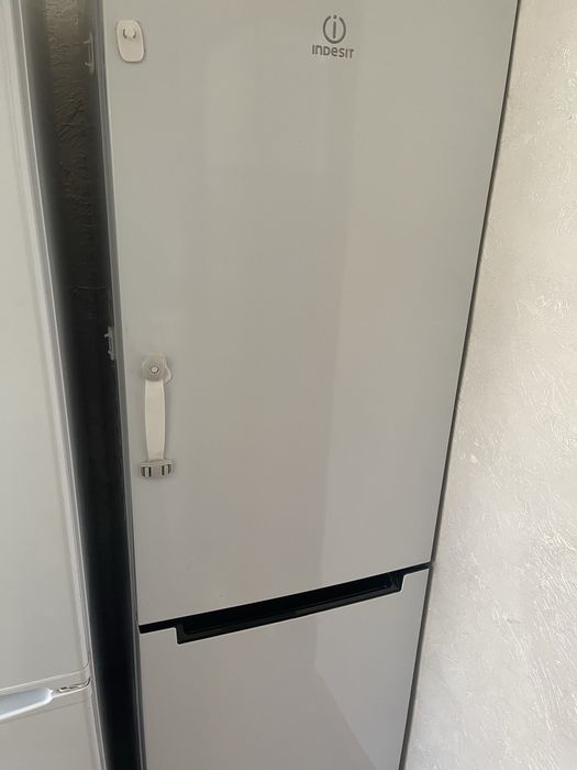 Холодильник Indesit