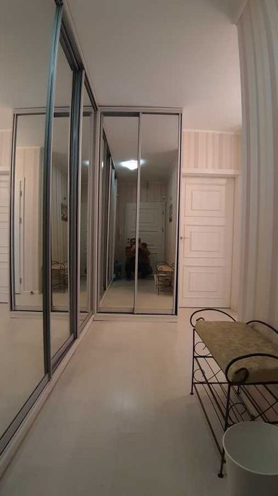 Дава се под наем Двустаен апартамент в София, Център - 70 кв.м за 612 € - Снимка #2