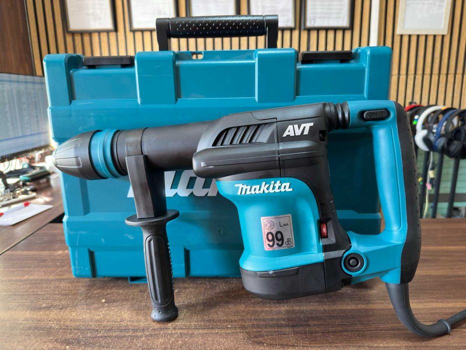 НОВ Електрически къртач Makita HM0871C,8.1 J, 1100 W, Гаранция