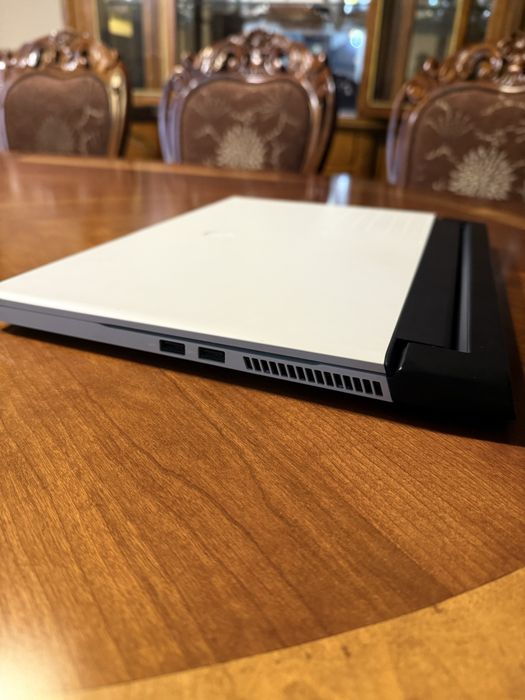 Laptop Alienware M15 R2 I9 8GB VRAM 1TB SSD OLED