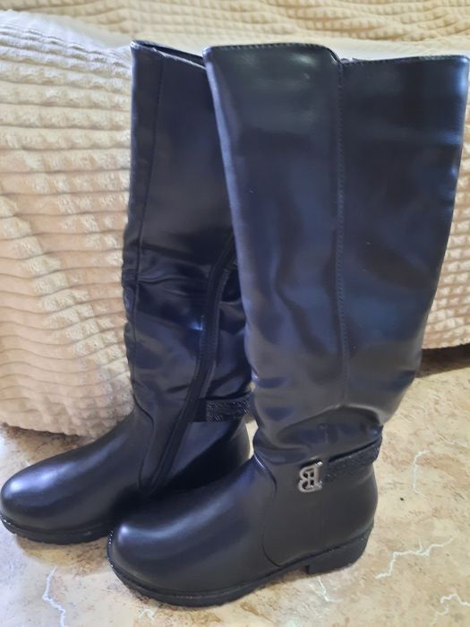 Продам новые зимние сапоги