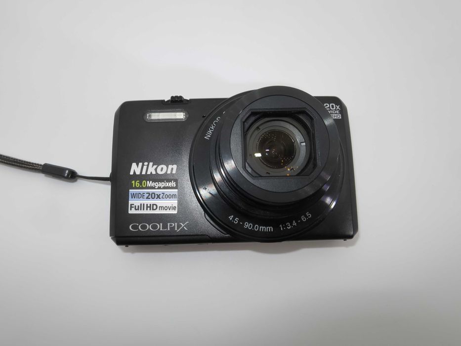 Nikon Coolpix S7000 ултра компактен цифров фотоапарат с 20х опичен зум, 16MP, Wi-Fi, Full-HD видео клип, дигитална камера в отлично състояни