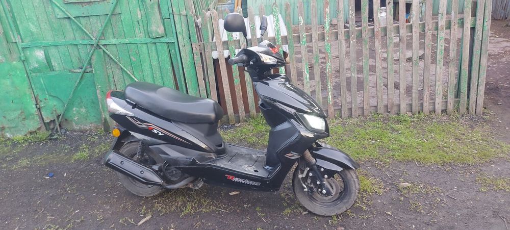Продам Скутер м8