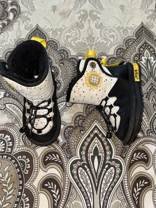 Зимняя детская шапочка и обувь