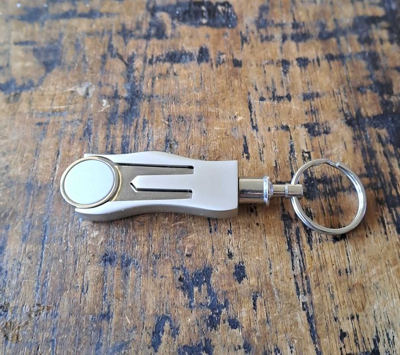 голф divot инструмент ключодържател метален с магнит