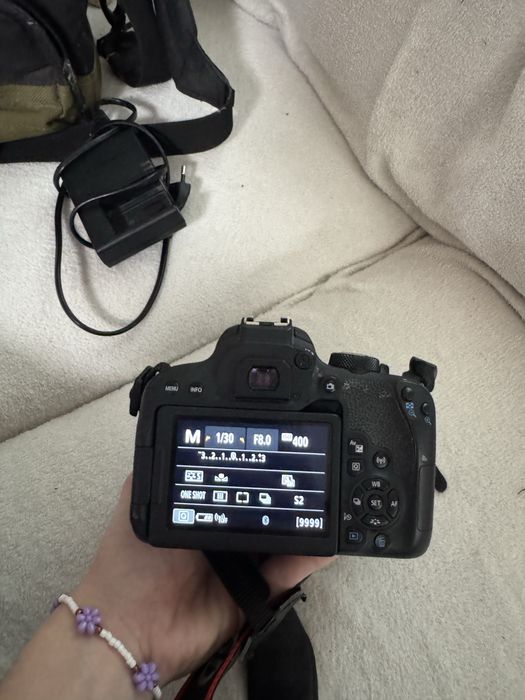 Aparat foto DSLR Cannon 800D
