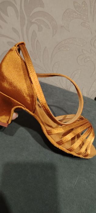 Продам туфли для танцев