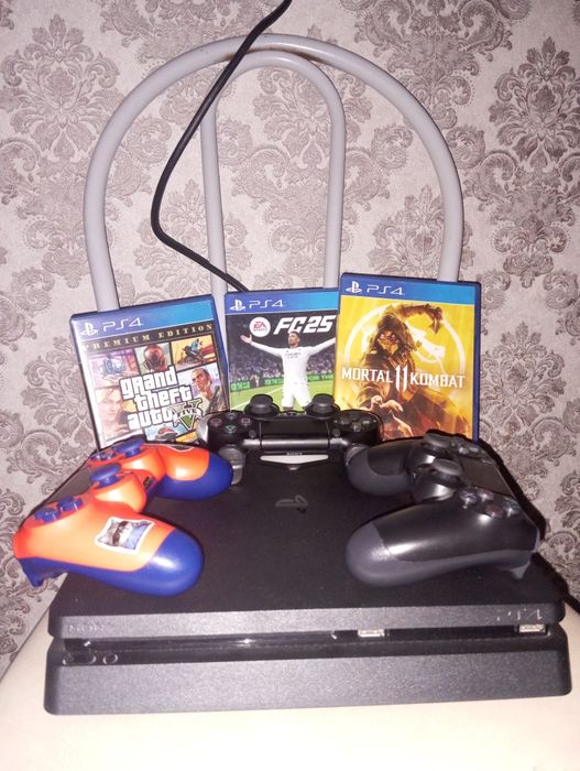 Sony PS4 Slim 1TB  3геймпада каробка