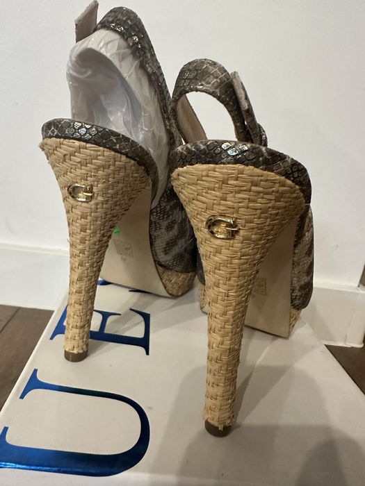 Елегантни обувки Guess