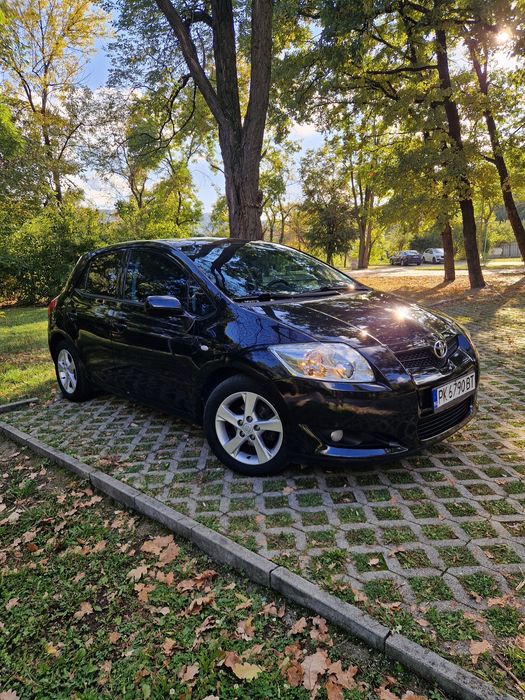 Toyota Auris 2010 г. (фейслифт); D-4D; 90 к.с.; шест скорости