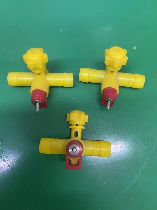 Поилки для кур и уток