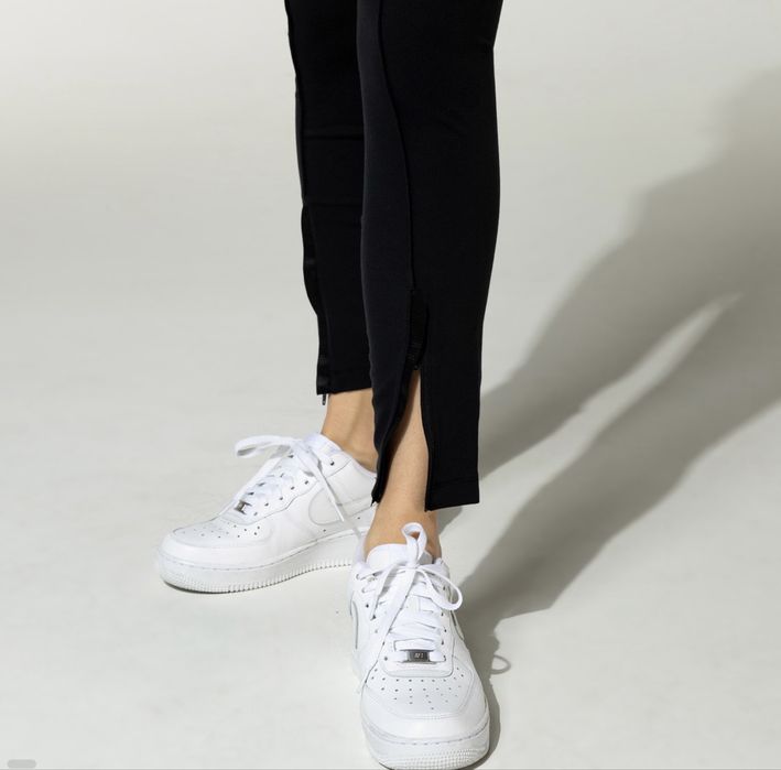 Nike клин с ципове на крачолите